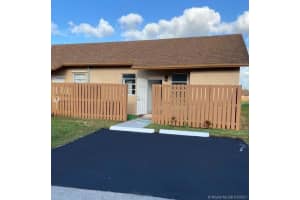 19031 Nw 67th Pl, Hialeah
