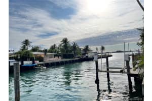 1965 Ne 118th Rd, North Miami