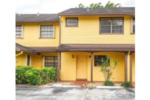 1086 Ne 209th Ter, Miami