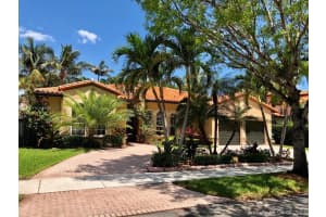 8023 Nw 161st Ter, Miami Lakes