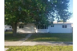 8601 Nw 181st St, Hialeah