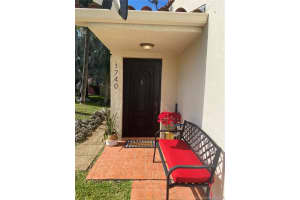 1740 Sw 124th Pl, Miami