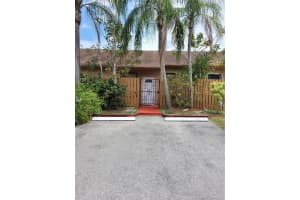 19233 Nw 67th Pl 19233, Hialeah