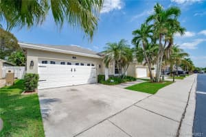 174 E Riverbend Dr, Sunrise