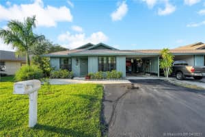 3689 W Valley Green Dr 44, Davie