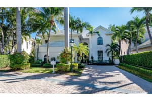 29 Grand Bay Estates Cir, Key Biscayne