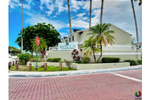 17565 Nw 67th Pl M-8, Hialeah