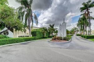 6840 Sw 45th Ln 2, Miami