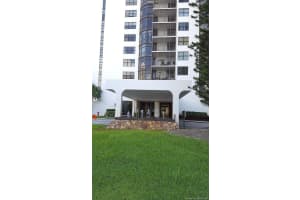 20100 W Country Club Dr 1003, Aventura