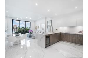 275 Giralda Ave C4, Coral Gables