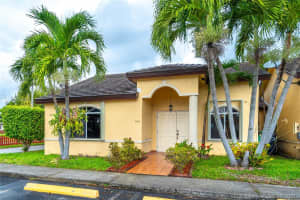 8433 Nw 189th St 1101, Hialeah