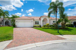 1808 Water Ridge Dr, Weston