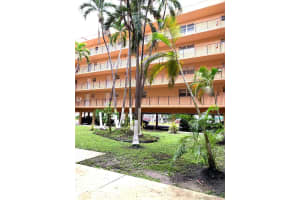1990 W 56th St 1424, Hialeah 1990 W 56th St 1424, Hialeah