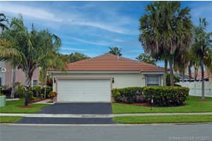 5 Gables Blvd, Weston 5 Gables Blvd, Weston