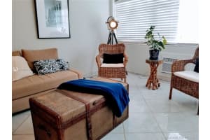 220 Ne Kings Point Dr 111, Sunny Isles Beach