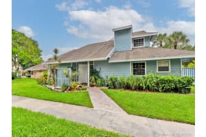 2094 Sw Champions Way, North Lauderdale