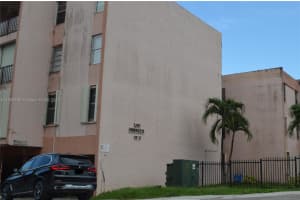 1900 W 68th St F106, Hialeah