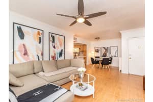 9009 Sw 138th St B, Miami