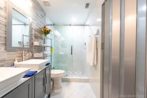 1375 Cottonwood Cir 1375, Weston