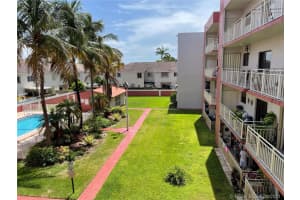 8425 Nw 8th St 303, Miami