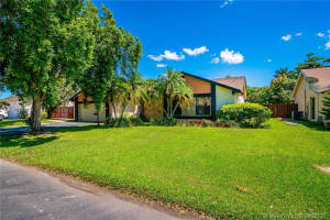 15620 Sw 49th St, Miami