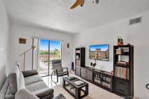 8500 Nw 8th St 405, Miami