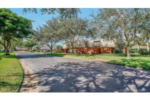 1700 Embassy Dr 304, West Palm Beach