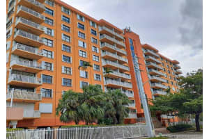 2450 Ne 135th St 402, North Miami