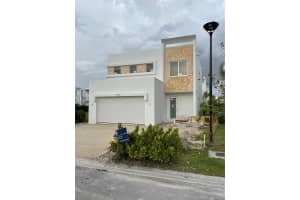 6743 Nw 103rd Pl, Doral