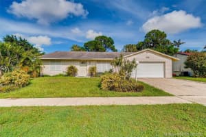 4851 Blue Pine Cir, Lake Worth