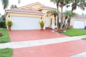 40 Gables Blvd, Weston 40 Gables Blvd, Weston