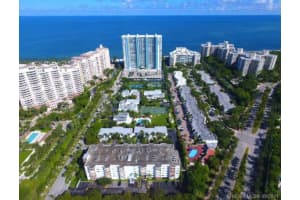 210 Sea View Dr 203, Key Biscayne