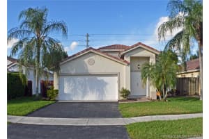 28 Gables Blvd, Weston 28 Gables Blvd, Weston