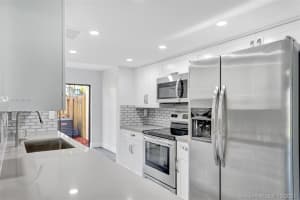 5032 S University Dr 5032, Davie
