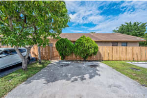 6705 Nw 193rd Ln 6705, Hialeah