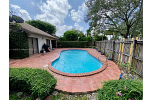 9659 Sw 74th St, Miami