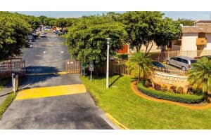 810 Sw 129th Pl 206, Miami