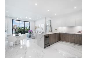 275 Giralda Ave C2, Coral Gables