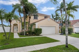 19010 Nw 10th St, Pembroke Pines