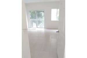 7991 Nw 8th St 111, Miami