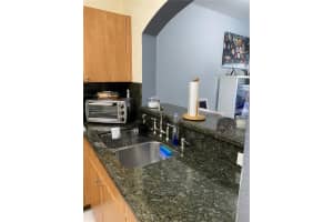 7991 Nw 8th St 110, Miami