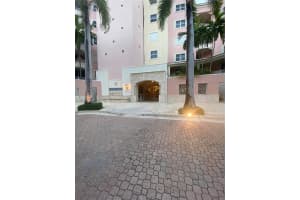 735 Crandon Blvd 303, Key Biscayne