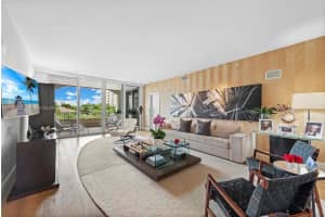 739 Crandon Blvd Ph1, Key Biscayne