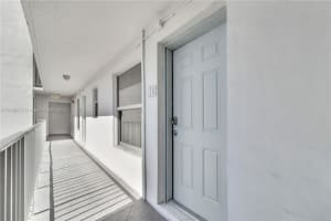 240 Collins Ave 4d, Miami Beach