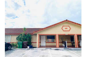 3290 W 70th St 104, Hialeah