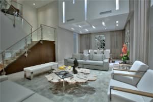 10593 Nw 67th Ter, Doral