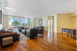 733 Crandon Blvd 206, Key Biscayne