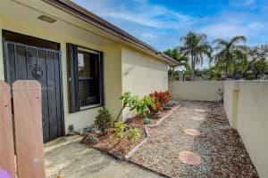 13794 Kendale Lakes Dr, Miami