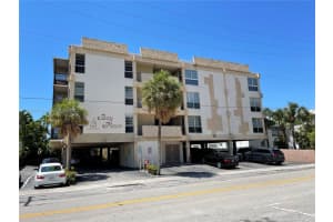 2420 Diana Dr 203, Hallandale Beach
