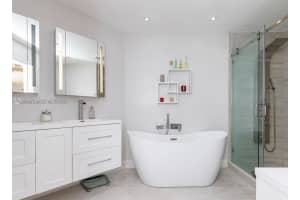 2575 Ne 206th Ln, Miami